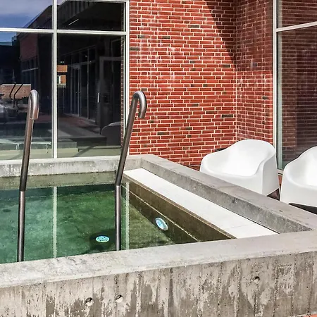 In With Indoor Swimming Pool ヴァーイン