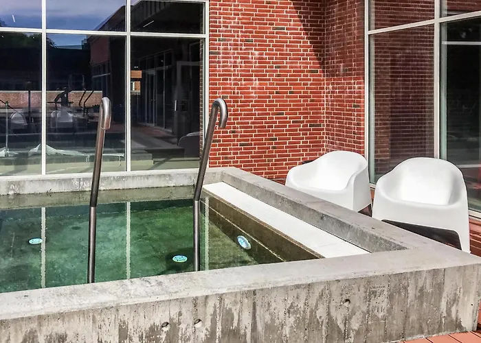In With Indoor Swimming Pool ヴァーイン